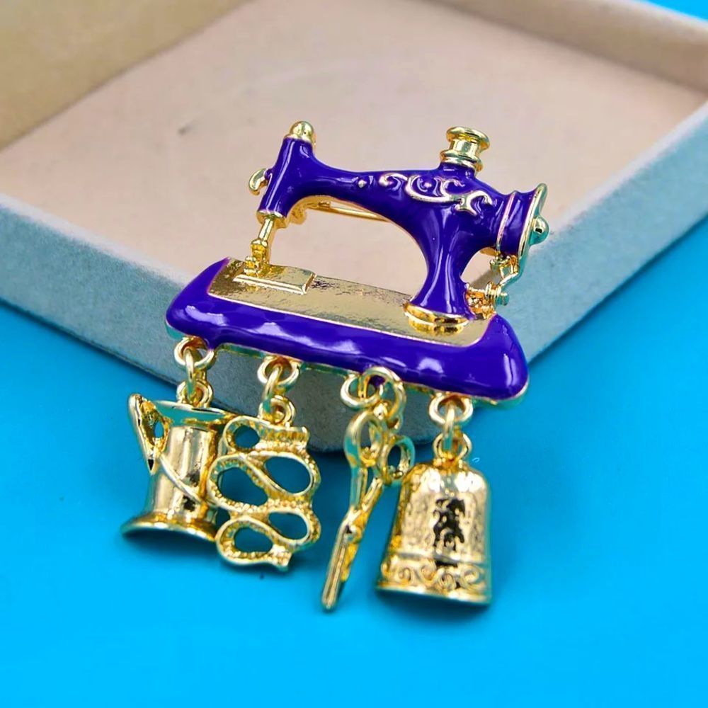 Sewing Machine Brooch - Picture 5 of 10